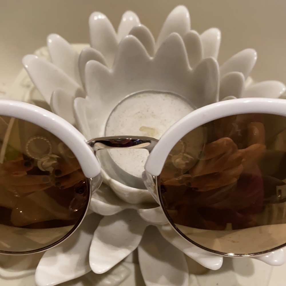 Sunglasses - Picture 2 of 6